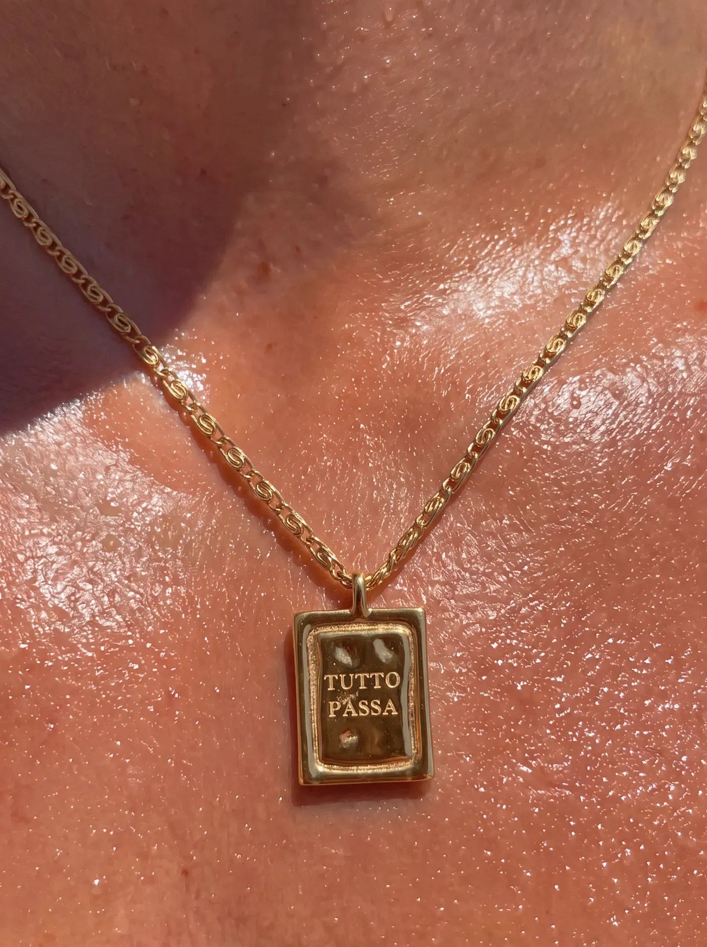 TUTTO PASSA NECKLACE