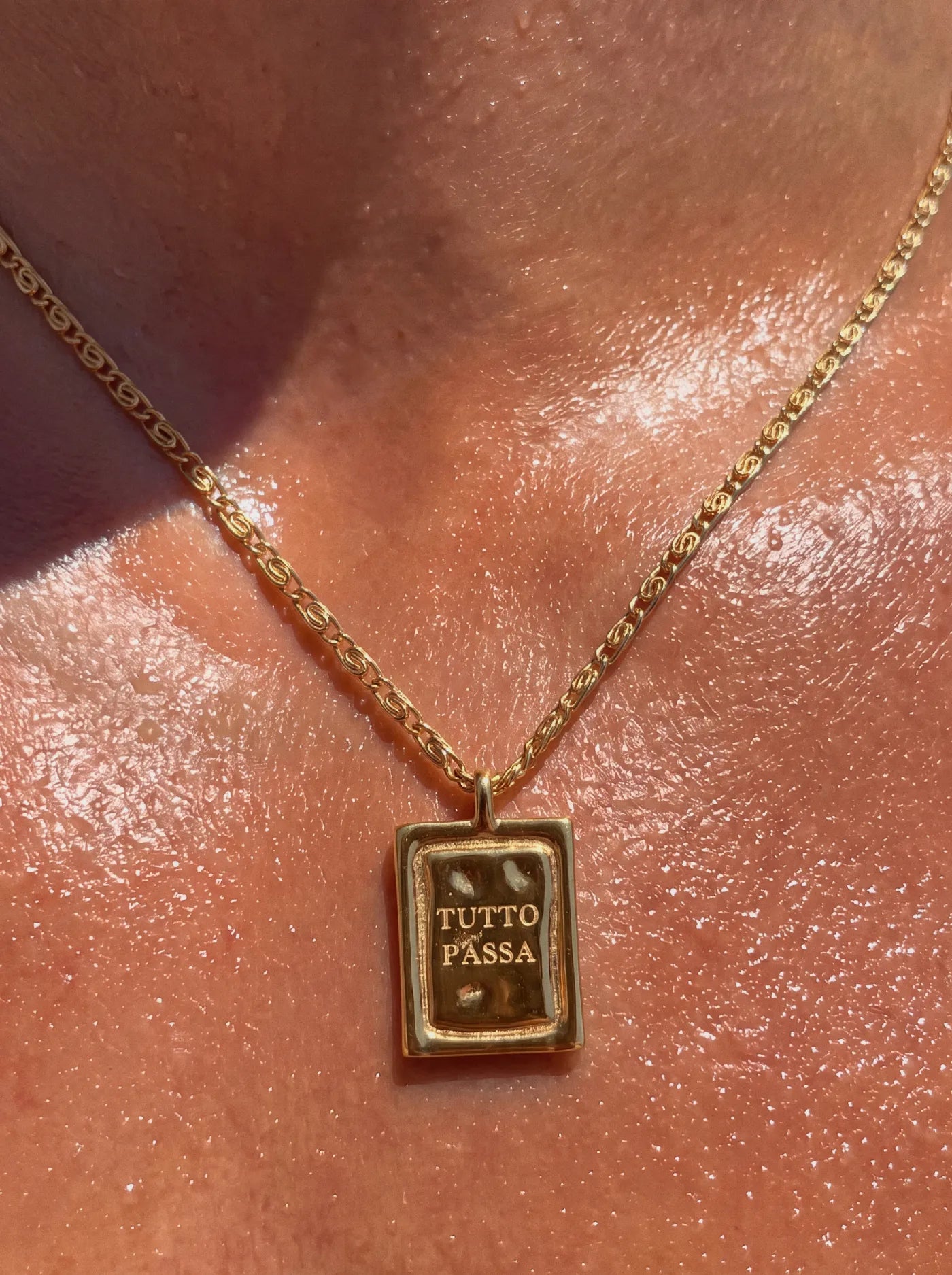 TUTTO PASSA NECKLACE